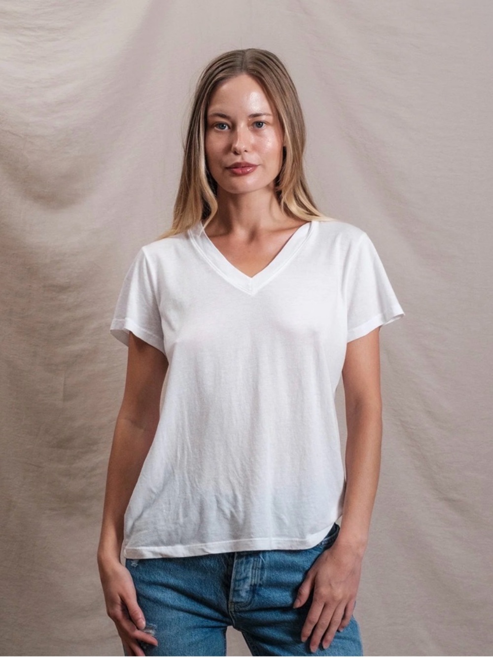Sundry White V-Neck Short Sleeve Tee - Picture 3 of 6
